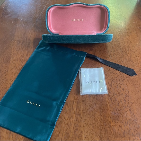 Gucci Accessories - Gucci Emerald Green Velvet Sunglasses Case